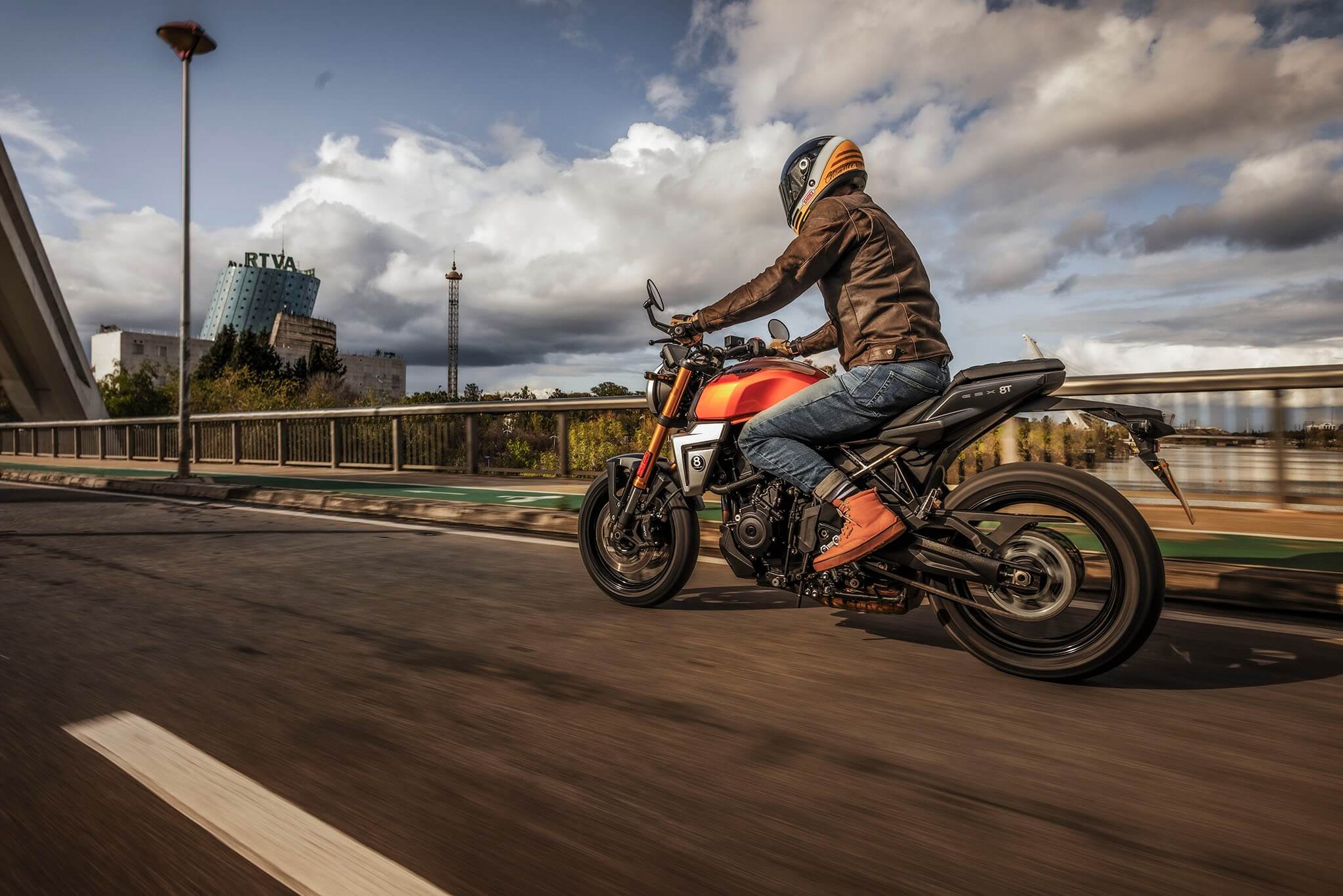 Suzuki Street GSX-8T